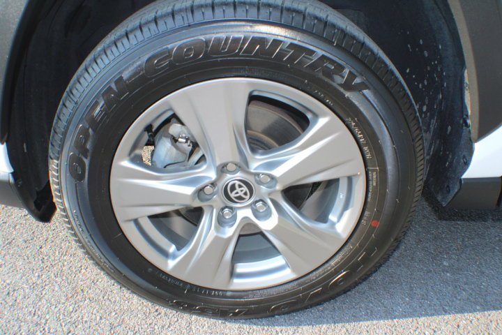 Used 2024 Ice Cap Toyota XLE image 5