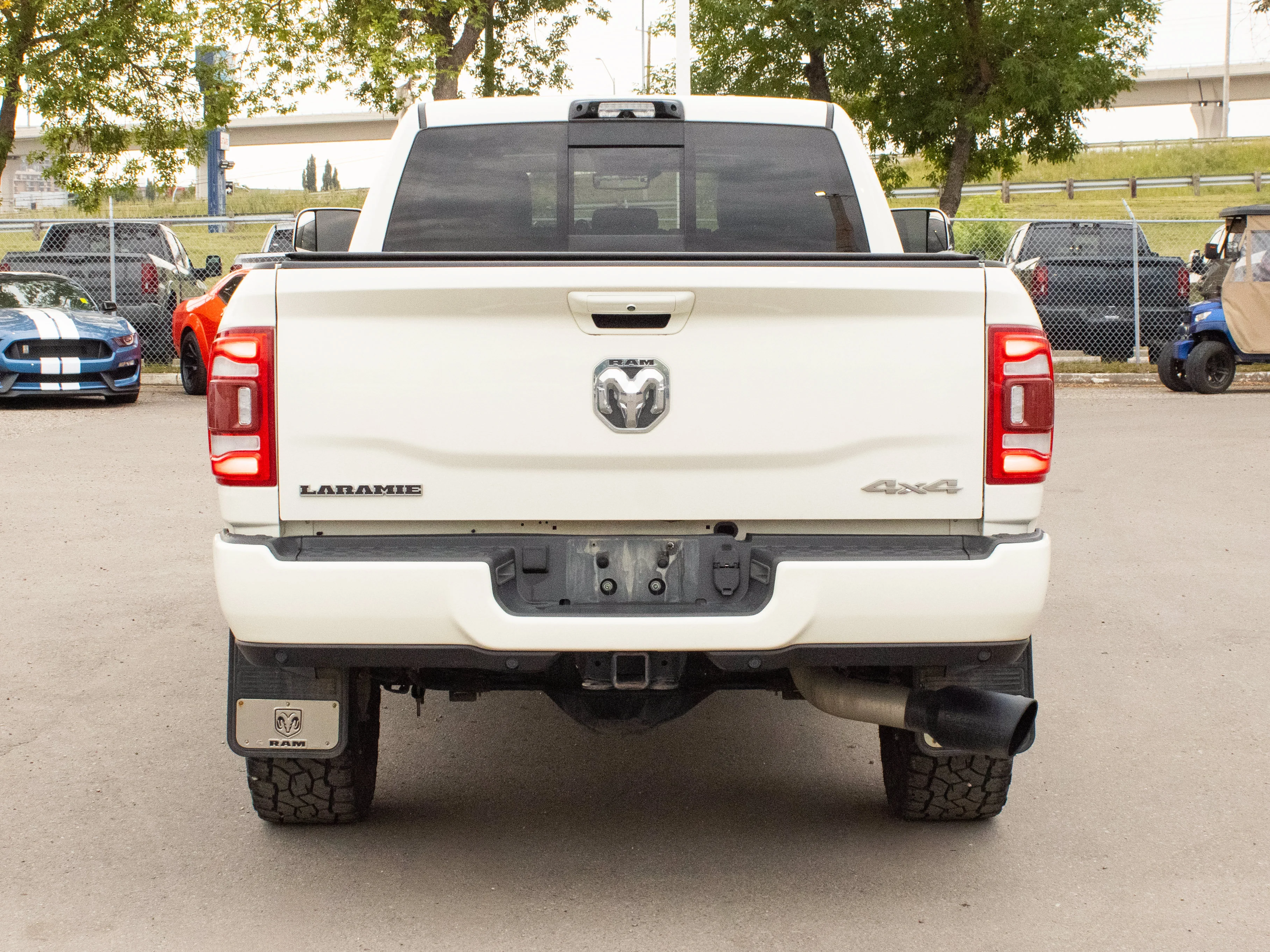 Used 2022 White RAM Laramie* | Crew Cab | Long Box | Heated/Ventilated Seats | 5th Wheel/Gooseneck Prep | image 7