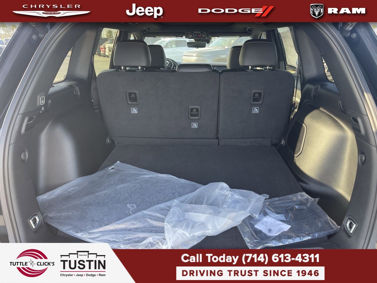 New 2026 Diamond Black Crystal Pearl-Coat Exterior Paint Jeep 85th Anniversary Edition image 27