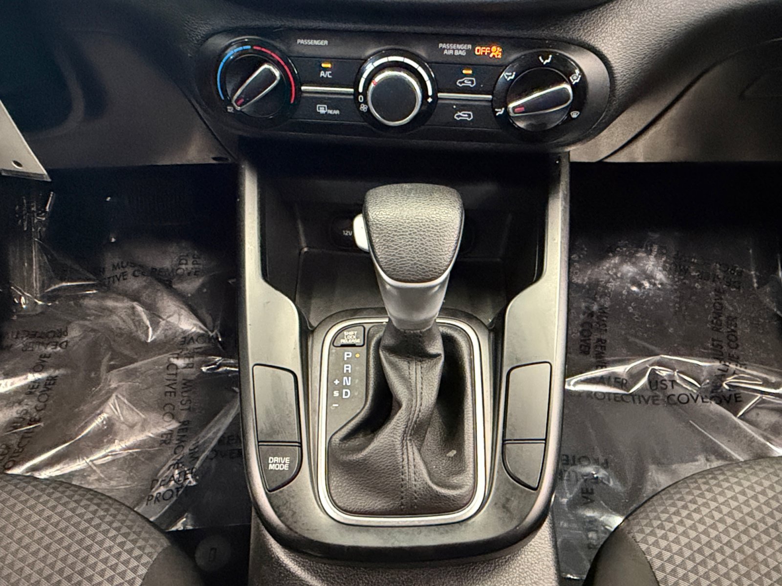 Used 2023 Fusion Black Kia LX image 22