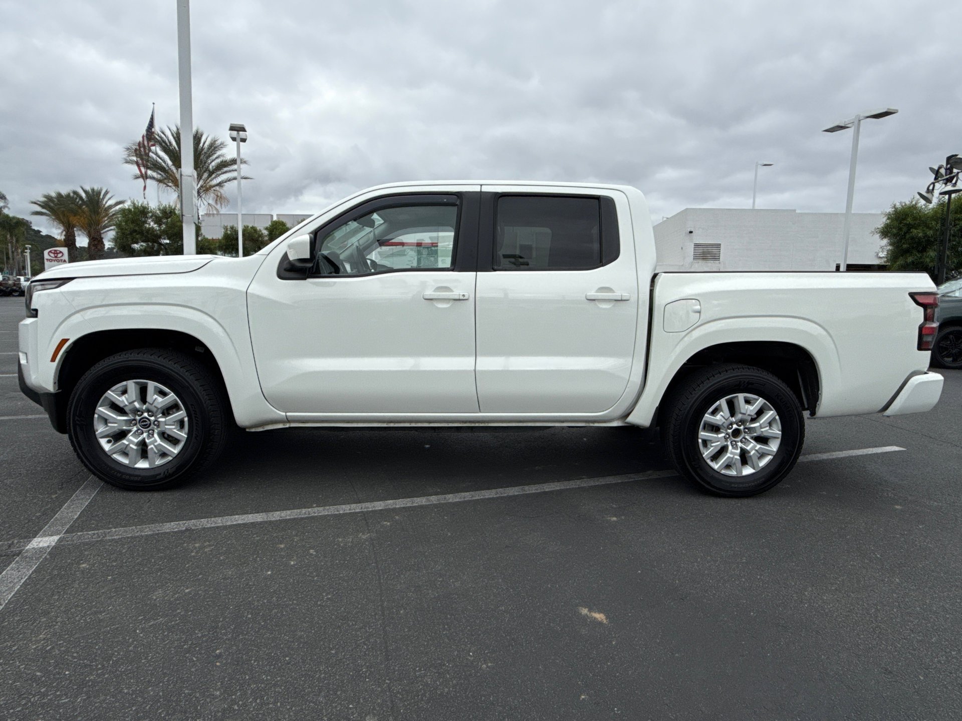 Used 2023 Glacier White Nissan SV image 7