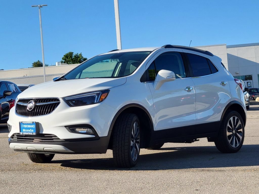 Used 2018 Summit White Buick Essence image 14