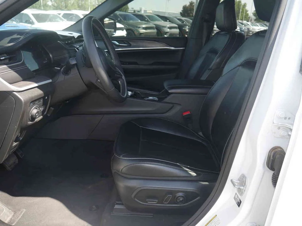 Certified Used 2024 White Jeep 4xe image 27
