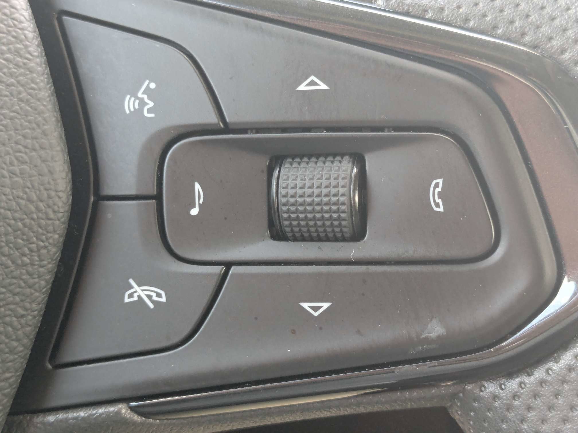 Used 2025 Sterling Gray Metallic Chevrolet LT image 31