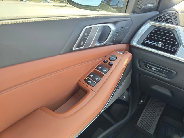 New 2026 Black Sapphire Metallic BMW xDrive50e image 61