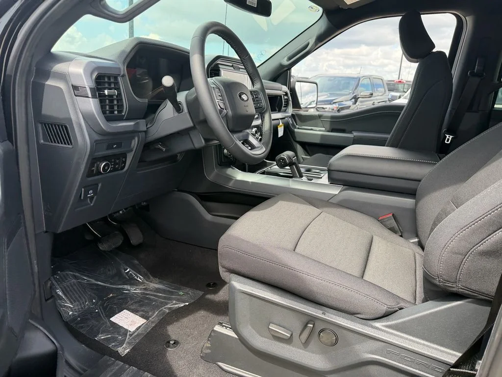 New 2026 Agate Black Metallic Ford XLT image 7