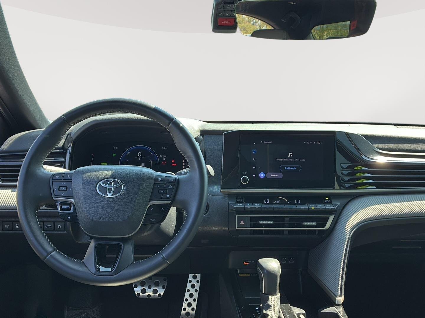 Used 2025 Ocean Gem Toyota SE image 5