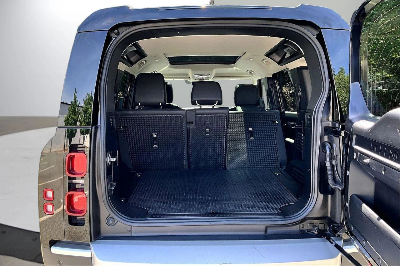 Used 2024  Land Rover S image 26