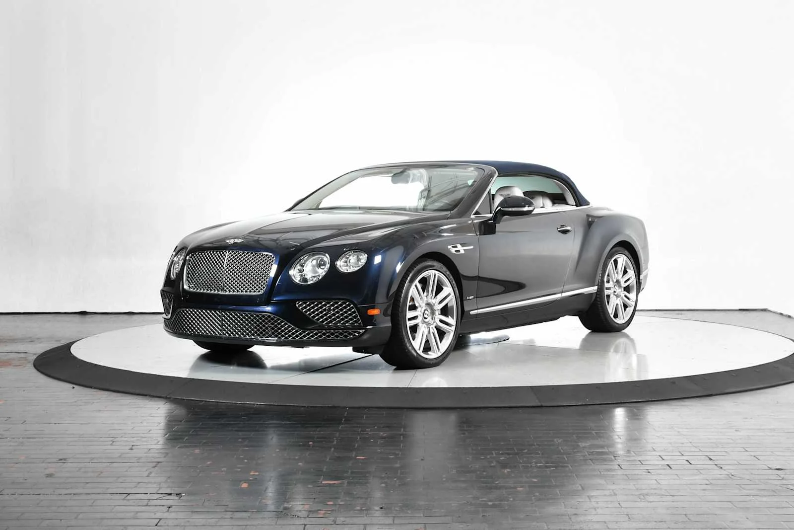 2016 Bentley Continental GT Convertible's photo