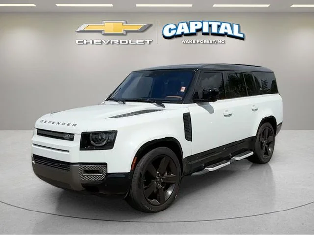 Used 2023 White Land Rover X-Dynamic SE image 1