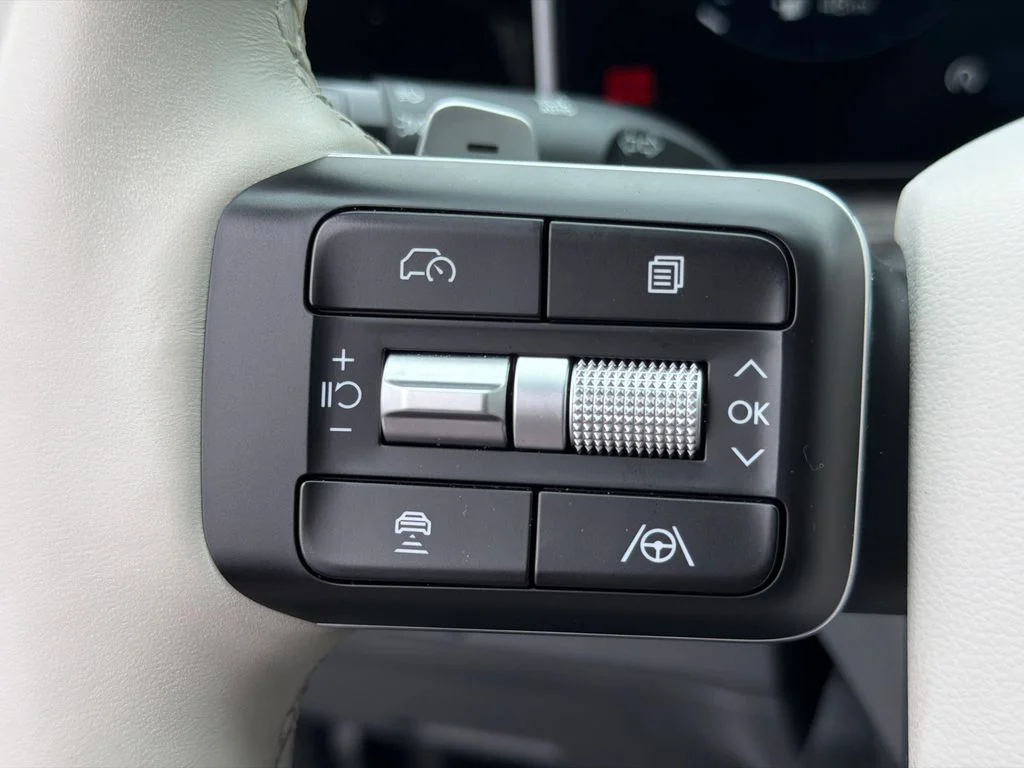Used 2025 Black Hyundai Limited image 25