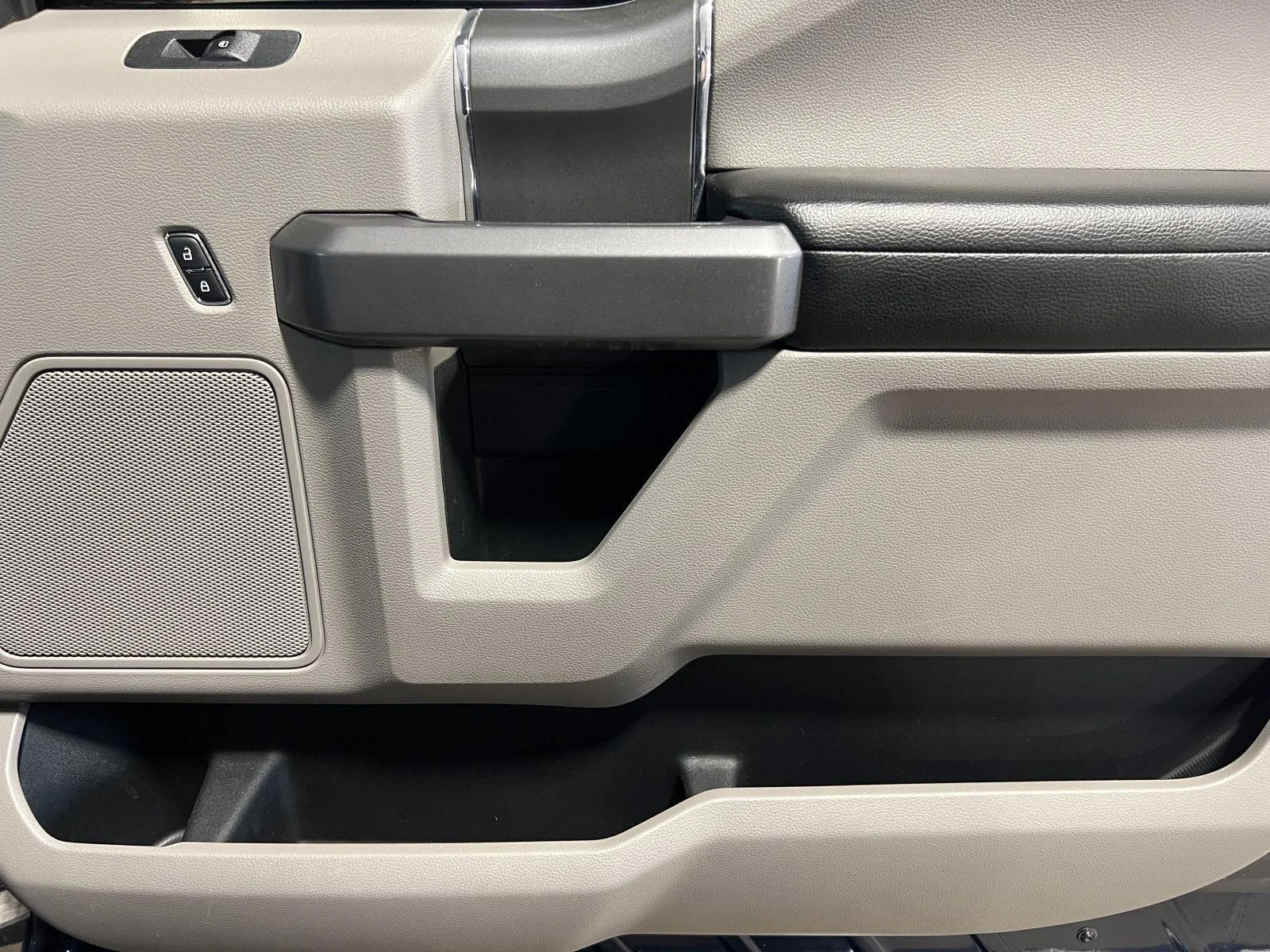Used 2015 Blue Jeans Metallic Ford XLT image 20