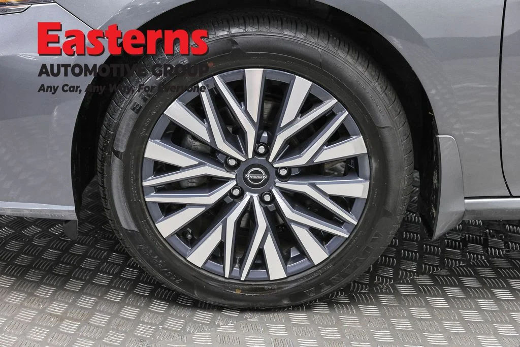 Used 2023 Gray Nissan 2.5 SV image 32