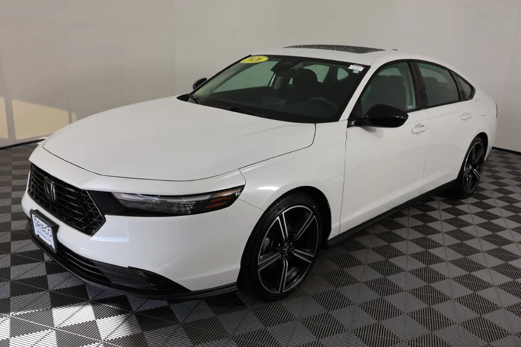 Used 2026 Platinum White Pearl Honda SE image 4
