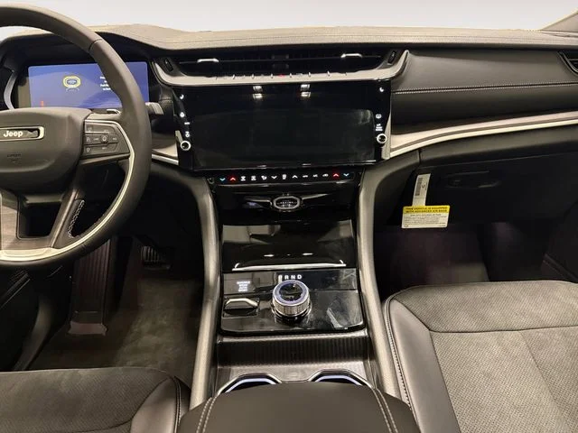 New 2026 Bright White Clear-Coat Exterior Paint Jeep Altitude image 11
