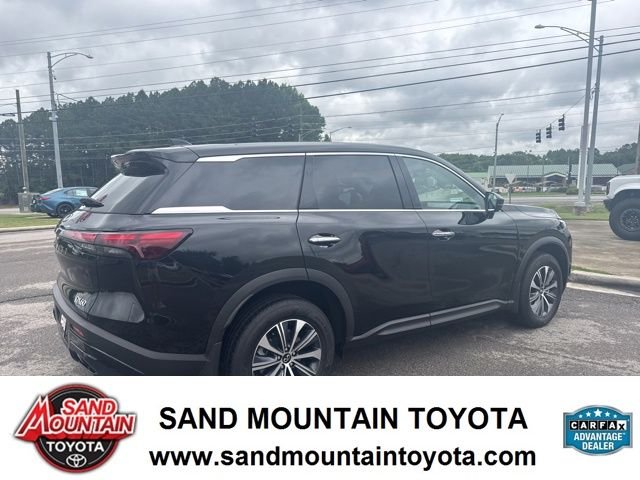 Used 2025 Black INFINITI PURE image 3