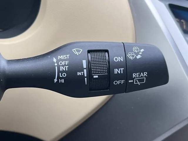 Used 2019 White Lexus 300h image 42