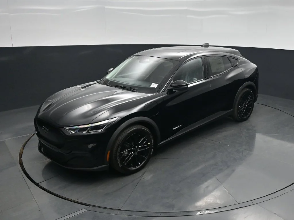 New 2026 Shadow Black Ford Select image 30