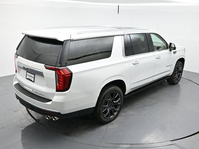 Used 2023 WHITE FROST TRICOAT GMC Denali image 23