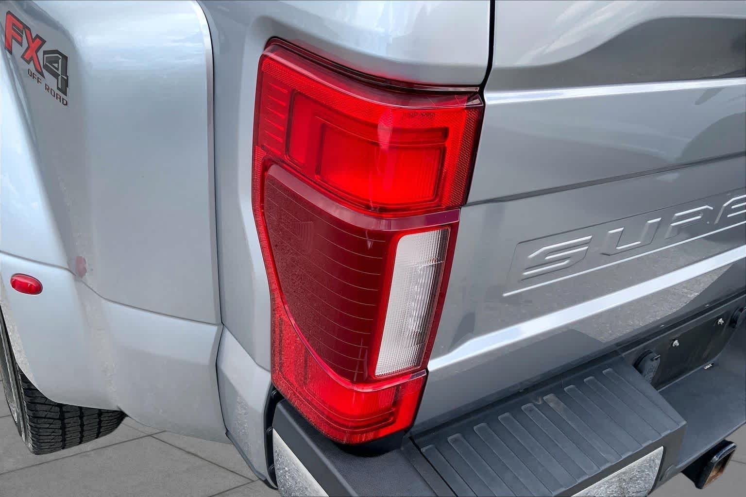 Used 2022 Iconic Silver Metallic Ford LARIAT image 29