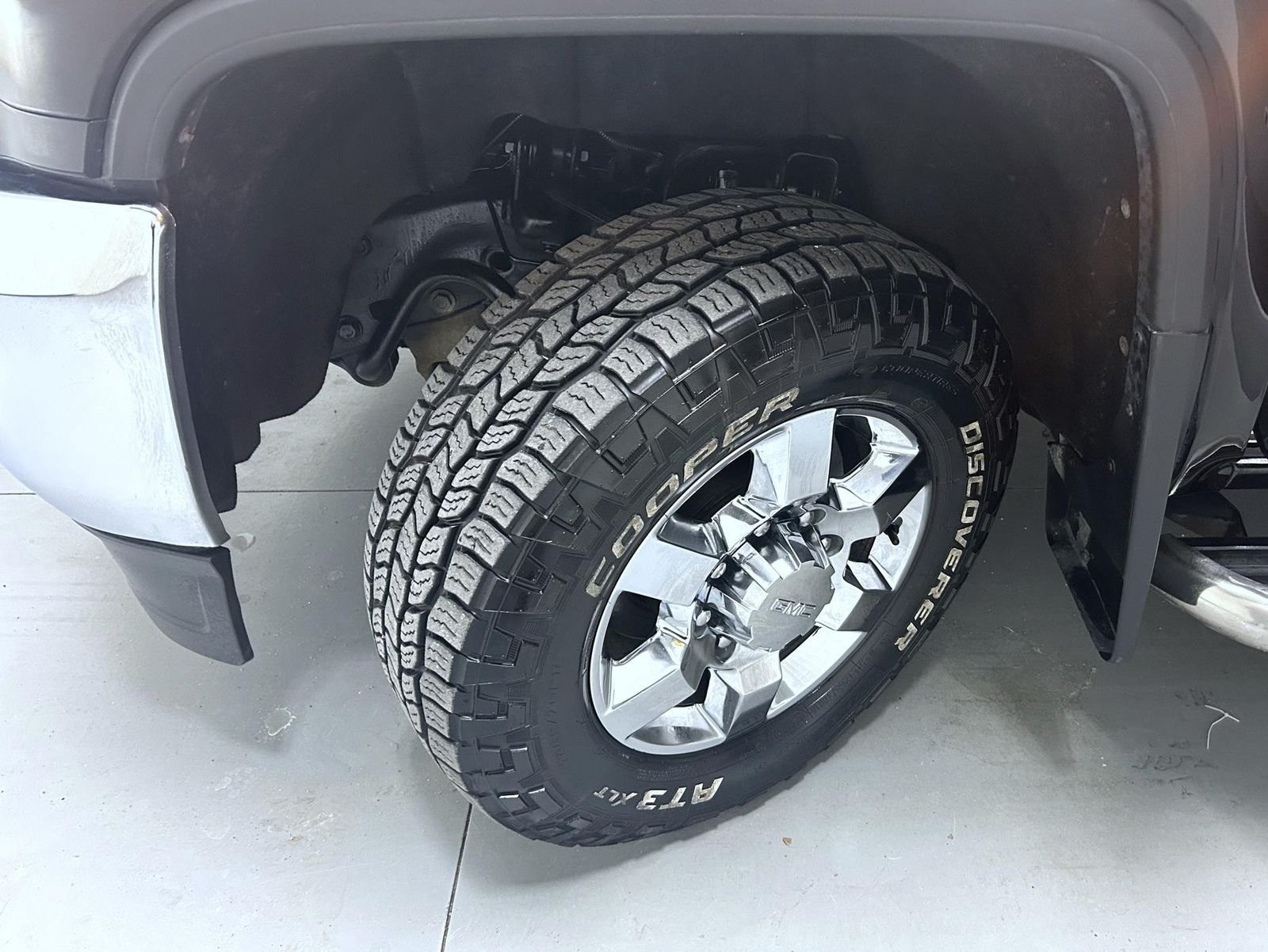 Used 2018 Black GMC SLT image 23