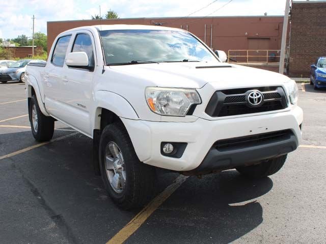 Used 2015 Super White Toyota  image 4