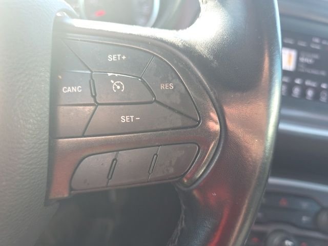 Used 2019 Pitch Black Clearcoat Dodge SXT image 14
