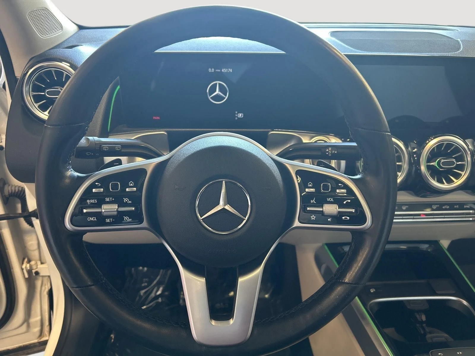 Used 2022 Polar White Mercedes-Benz GLB 250 image 16