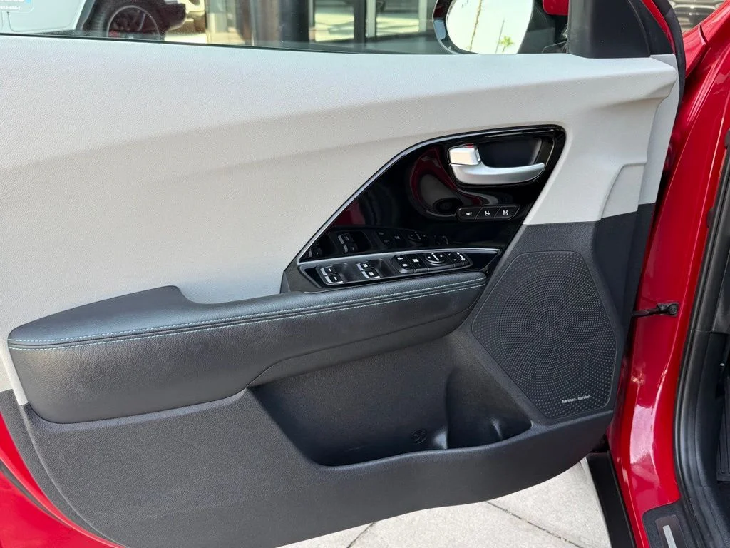 Used 2018 Red Kia Touring image 18