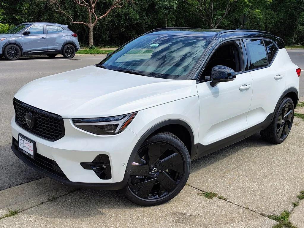 New 2026 Crystal White Volvo Ultra image 2
