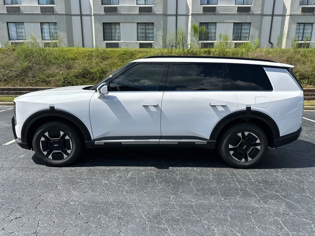 New 2027 White Kia EX image 4