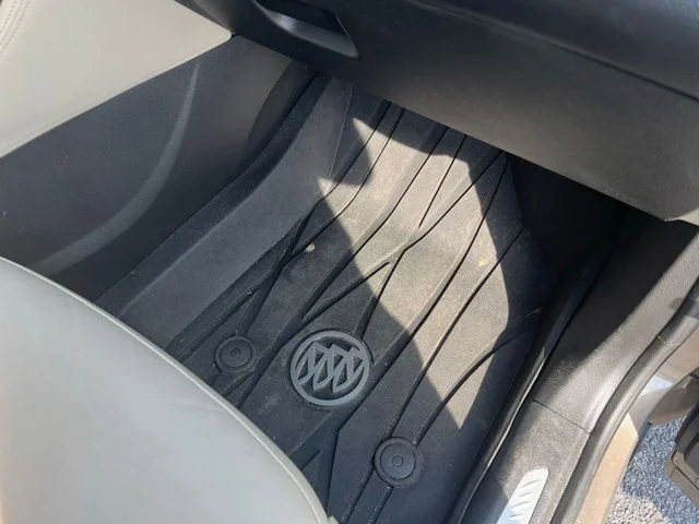 Used 2019 Brown Buick Essence image 17
