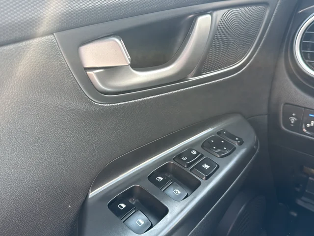 Used 2019 Blue Hyundai Ultimate image 29