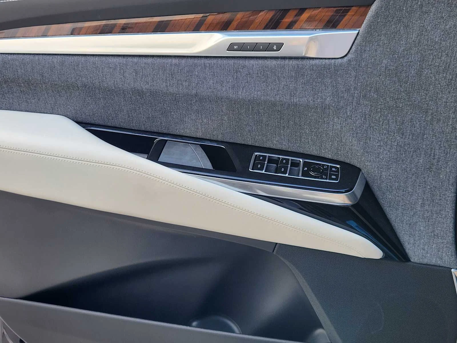 2026 Cadillac Escalade Platinum Sport - Photo 17