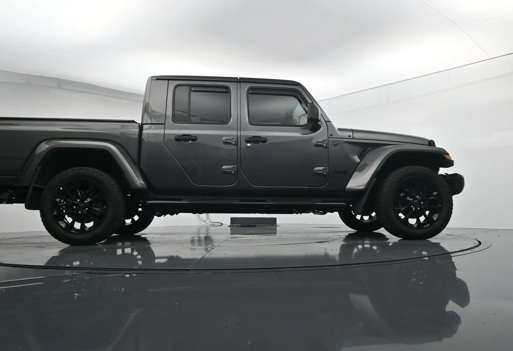 Used 2025 Gray Jeep Nighthawk image 38