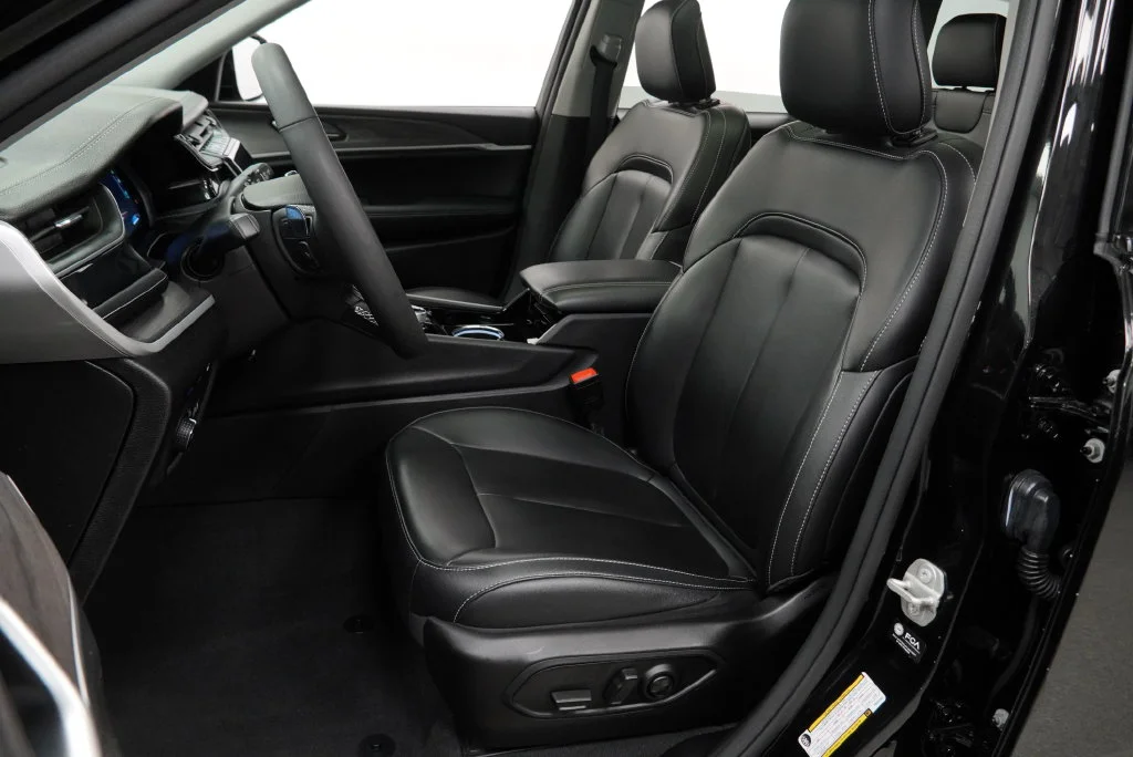 Used 2023 Black Jeep 4xe image 3
