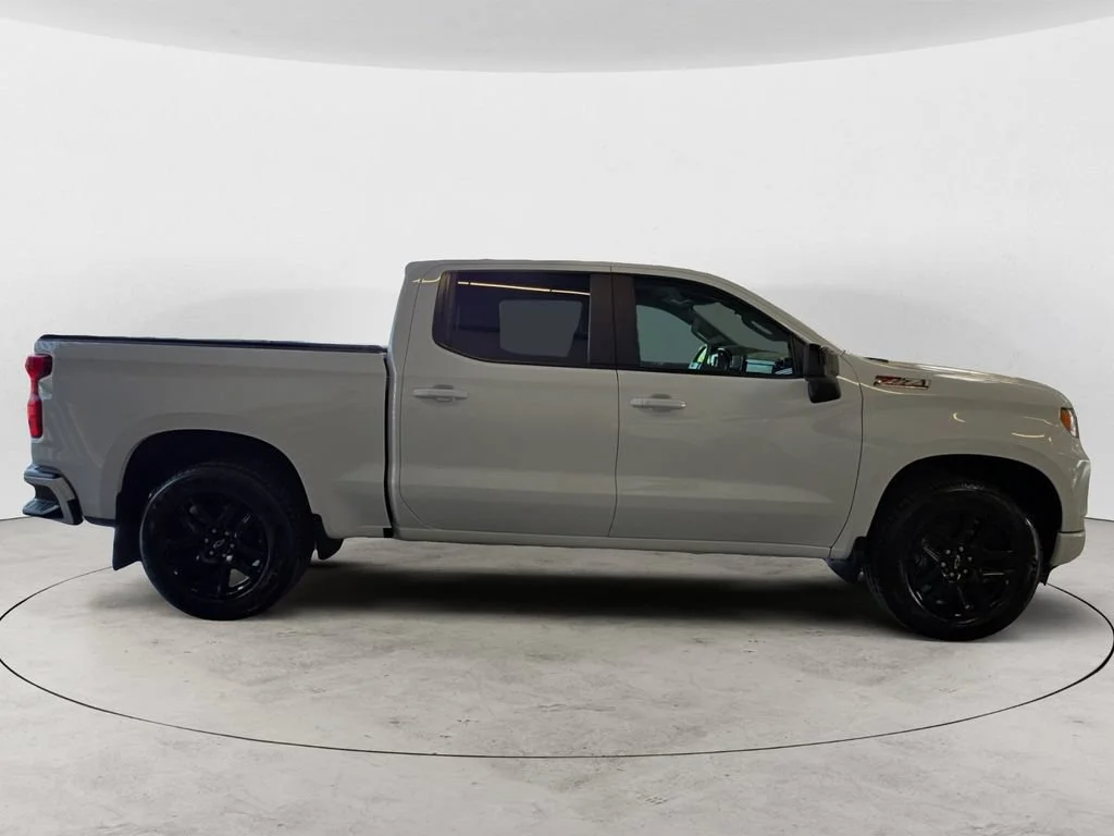 Used 2024 Summit White Chevrolet RST image 4