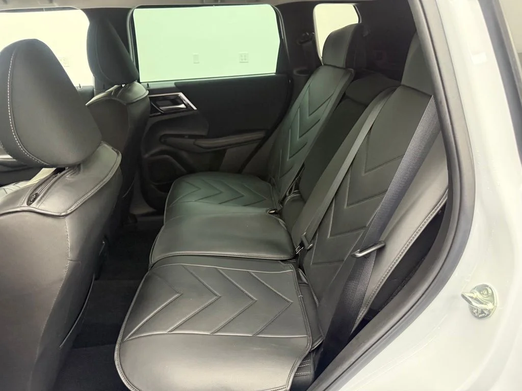 Used 2023  Mitsubishi ES image 28