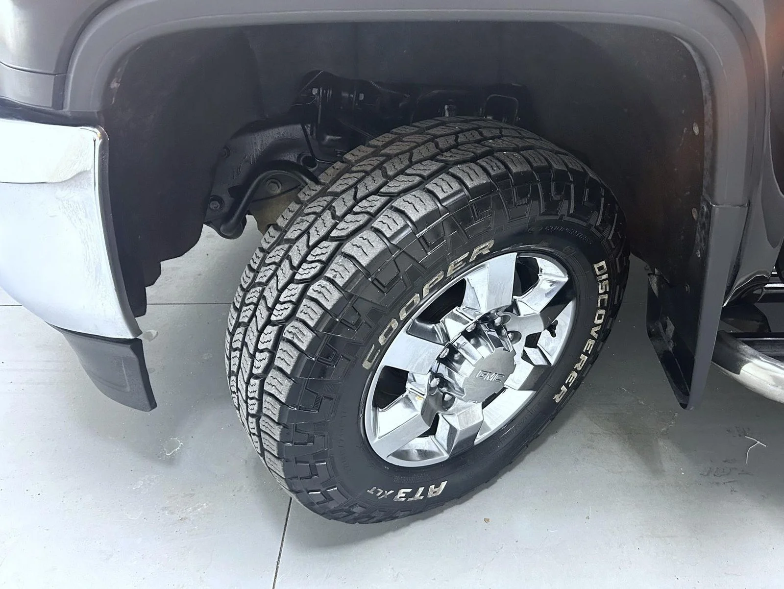 Used 2018 Black GMC SLT image 23