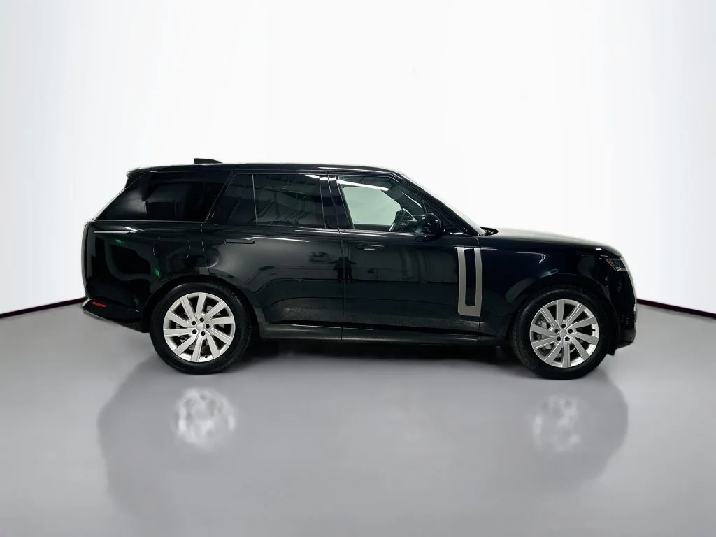 Used 2024 Santorini Black Metallic Land Rover SE image 8
