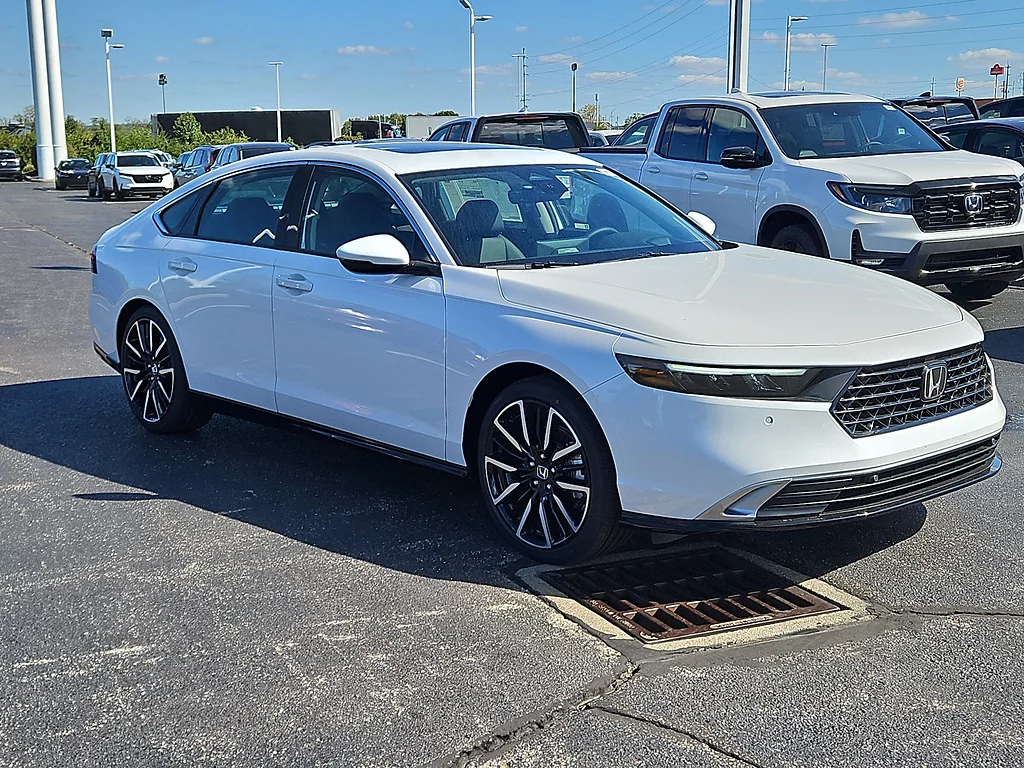 New 2026 Platinum White Pearl Honda Touring image 5