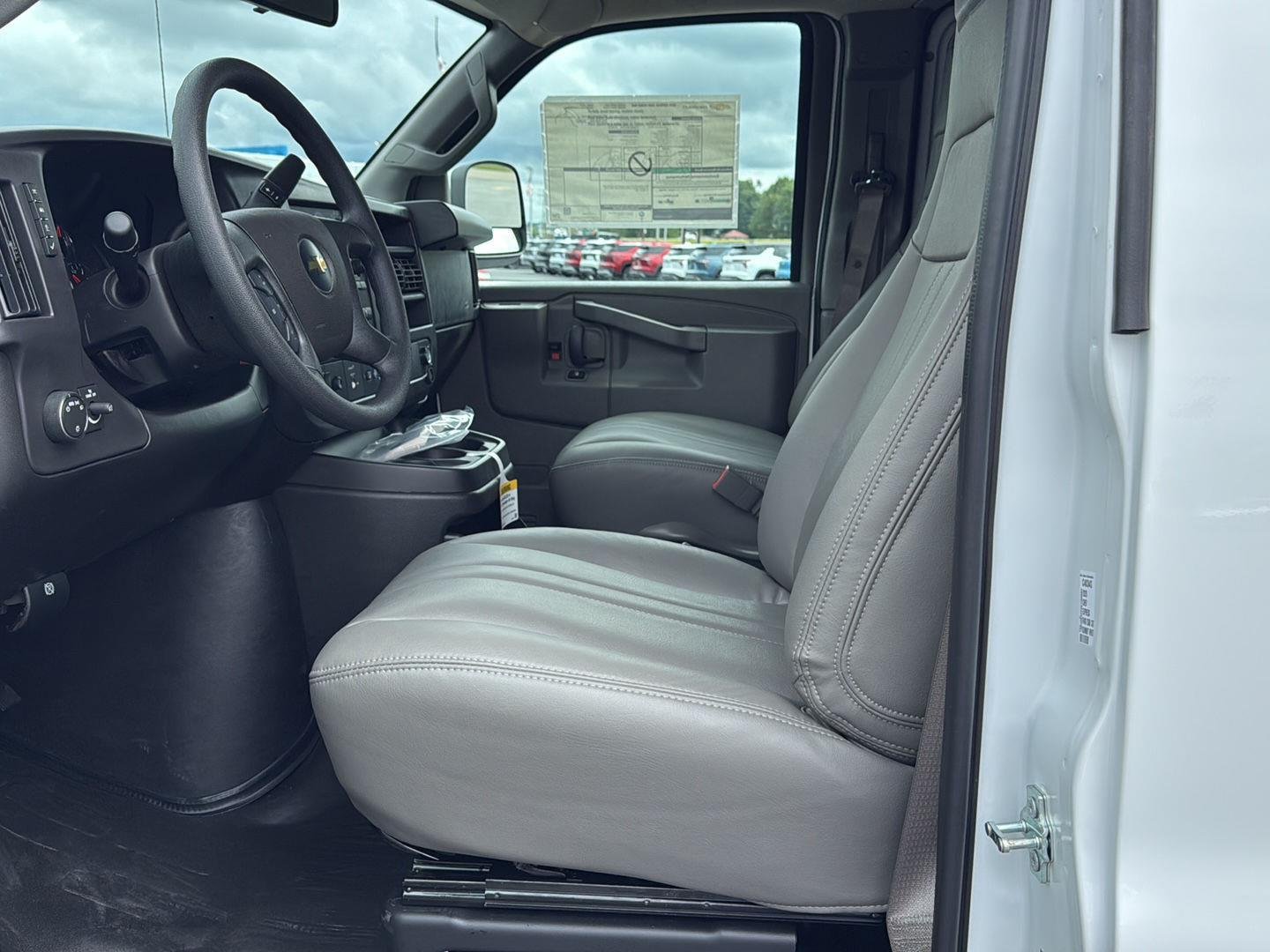 2025 Chevrolet Express Cargo Work Van - Photo 13