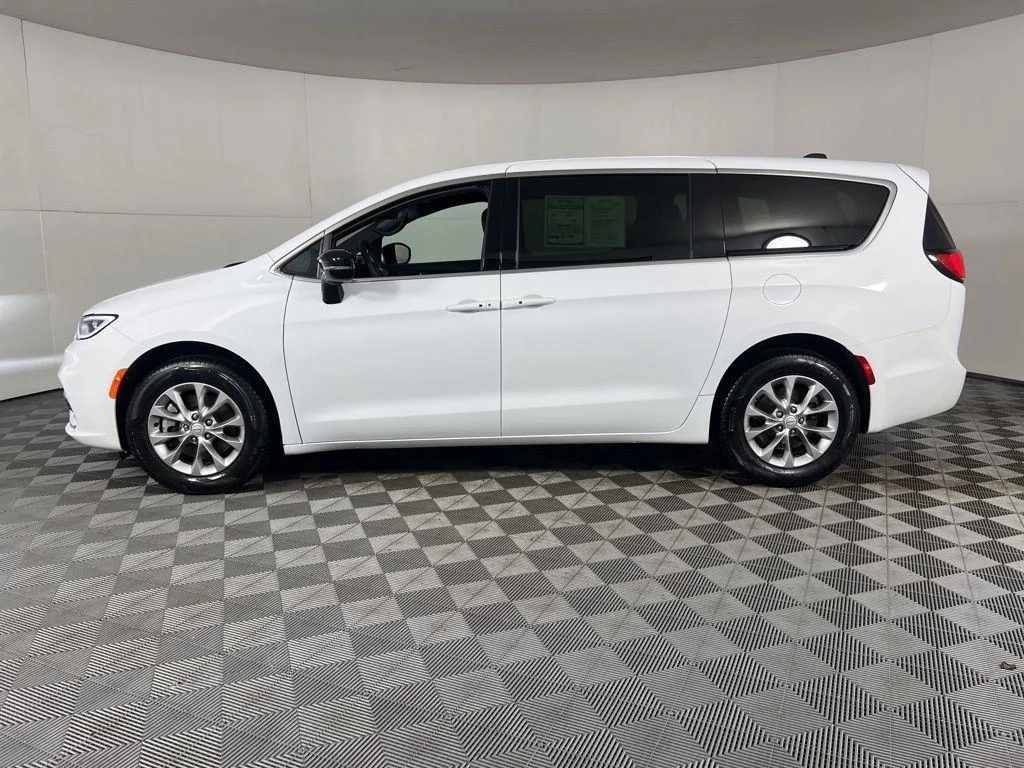 Used 2026 Bright White Clearcoat Chrysler Select image 7