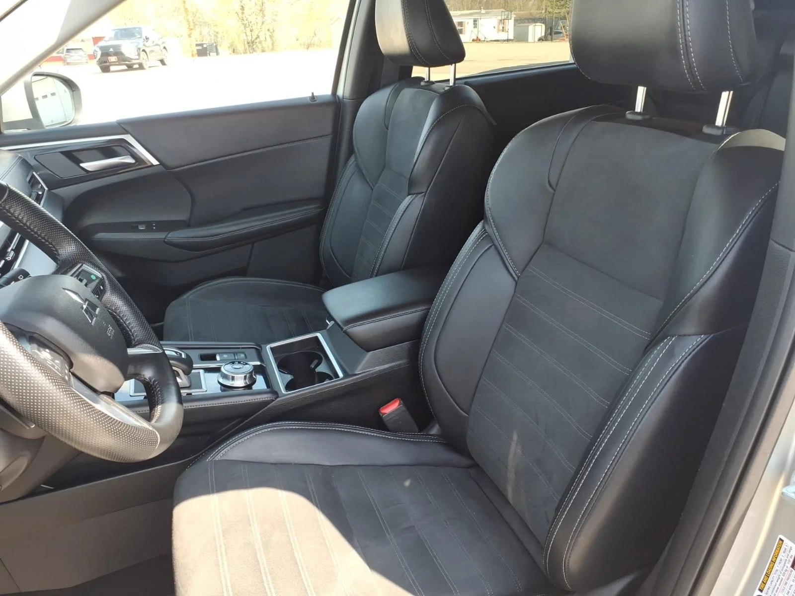 Used 2024 Silver Alloy Mitsubishi SE image 14