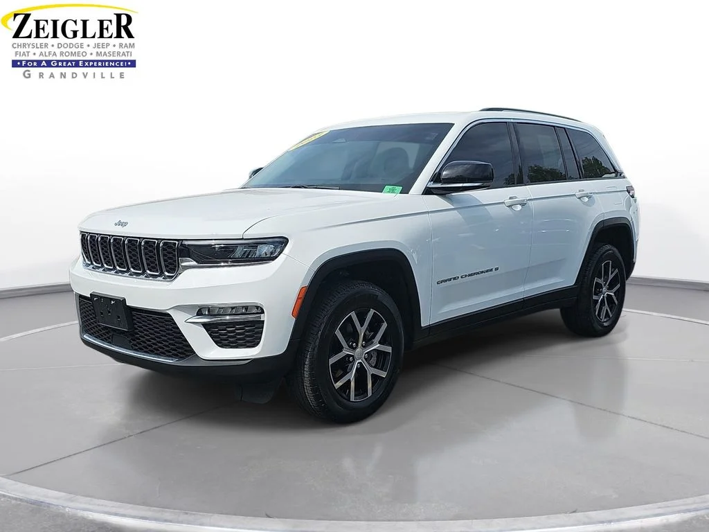 Used 2023 White/off-white Jeep Limited image 1
