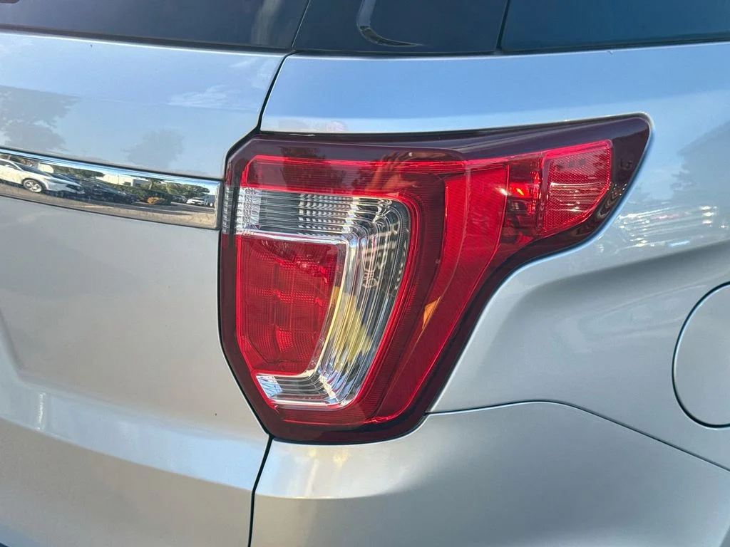 Used 2017 Silver Ford XLT image 30