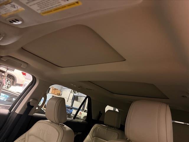 Used 2018 White Platinum Metallic Tri-Coat Ford Platinum image 9