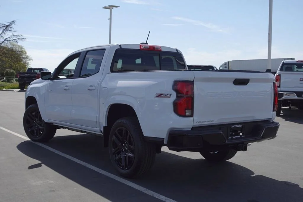 2025 Chevrolet Colorado Z71 - Photo 8