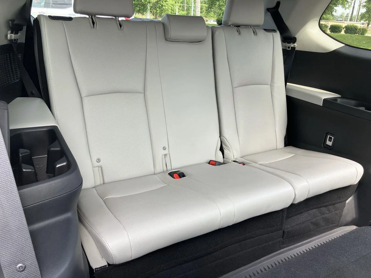 Certified Used 2025 White (Wind Chill Pearl) Toyota Limited image 33