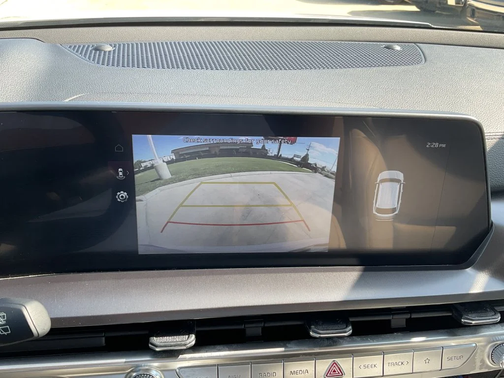 Used 2025 White Kia S image 32